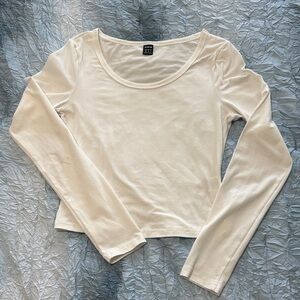 148. Women's White Long Sleeve Top